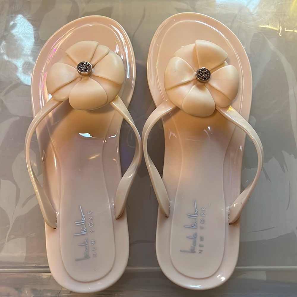 EUC Nicole Miller Flip Flop